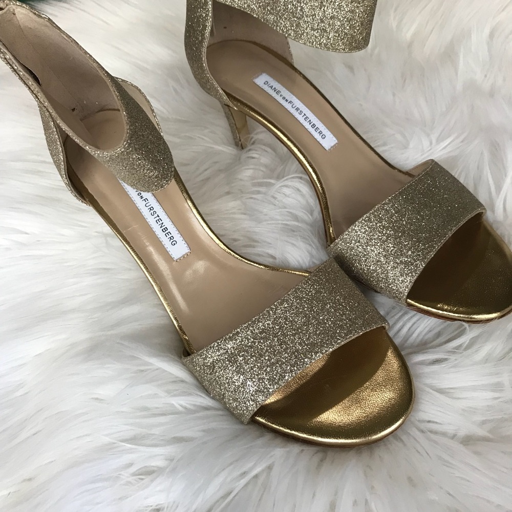 DIANE VON FURTENBERG GLITTER GOLD HEELS